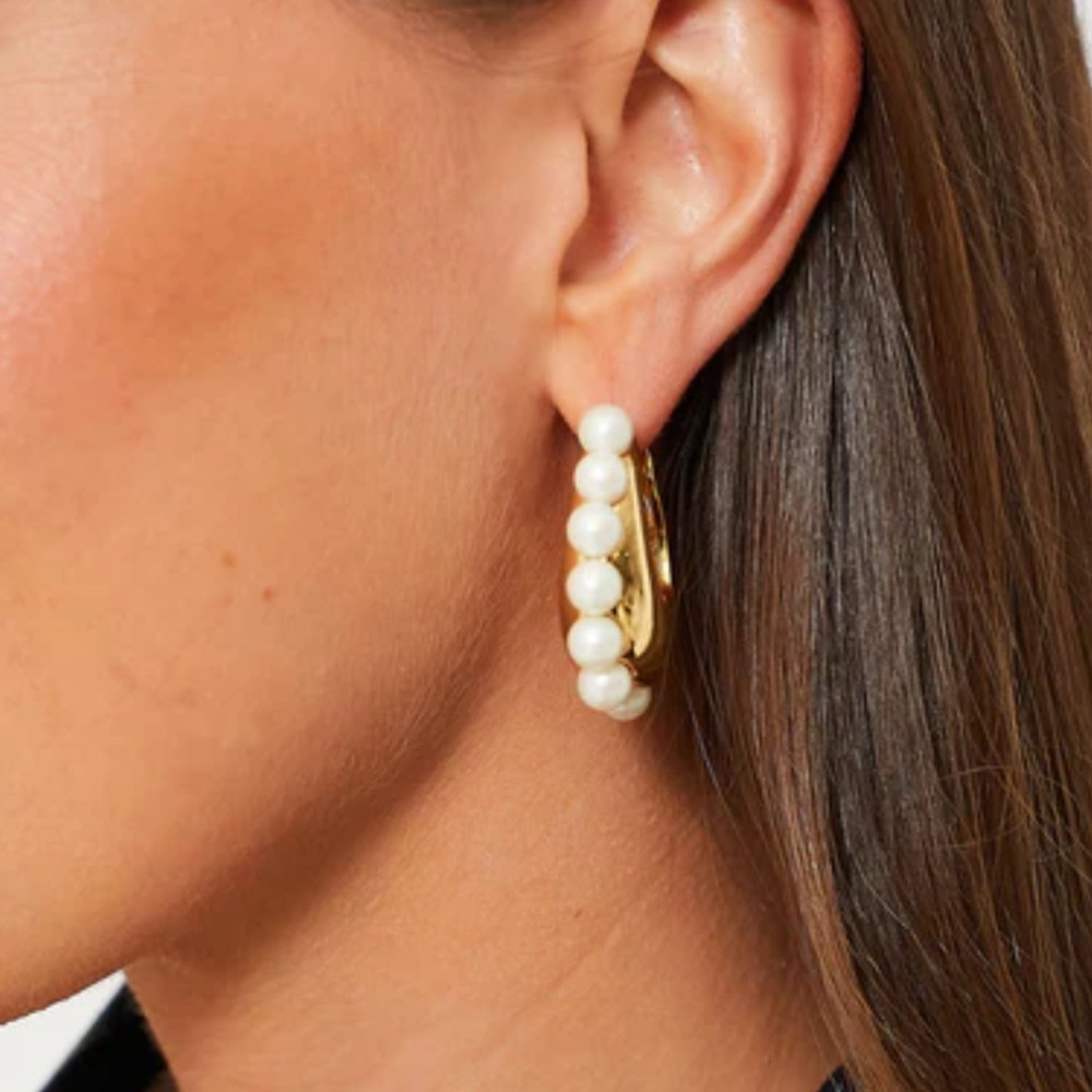 Brand New! MIGNONNE GAVIGAN
White Gold Mega Jasmin Pearl Hoops